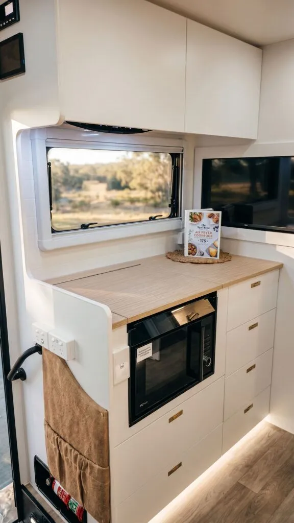 Retreat Fraser 213R 11 576x1024 1
